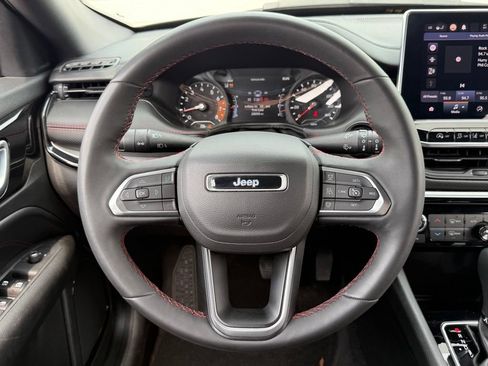 Used 2024 Jeep Compass Trailhawk w/ Trailhawk Convenience Group AWD/4WD image 16
