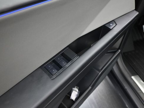 Used 2025 Tesla Cybertruck AWD Crew Cab image 13