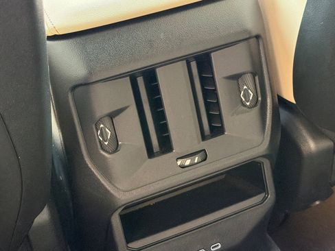 Used 2025 BMW X3 xDrive30i w/ Premium Package image 16