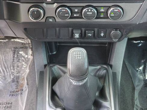 Used 2022 Toyota Tacoma TRD Sport AWD/4WD image 28