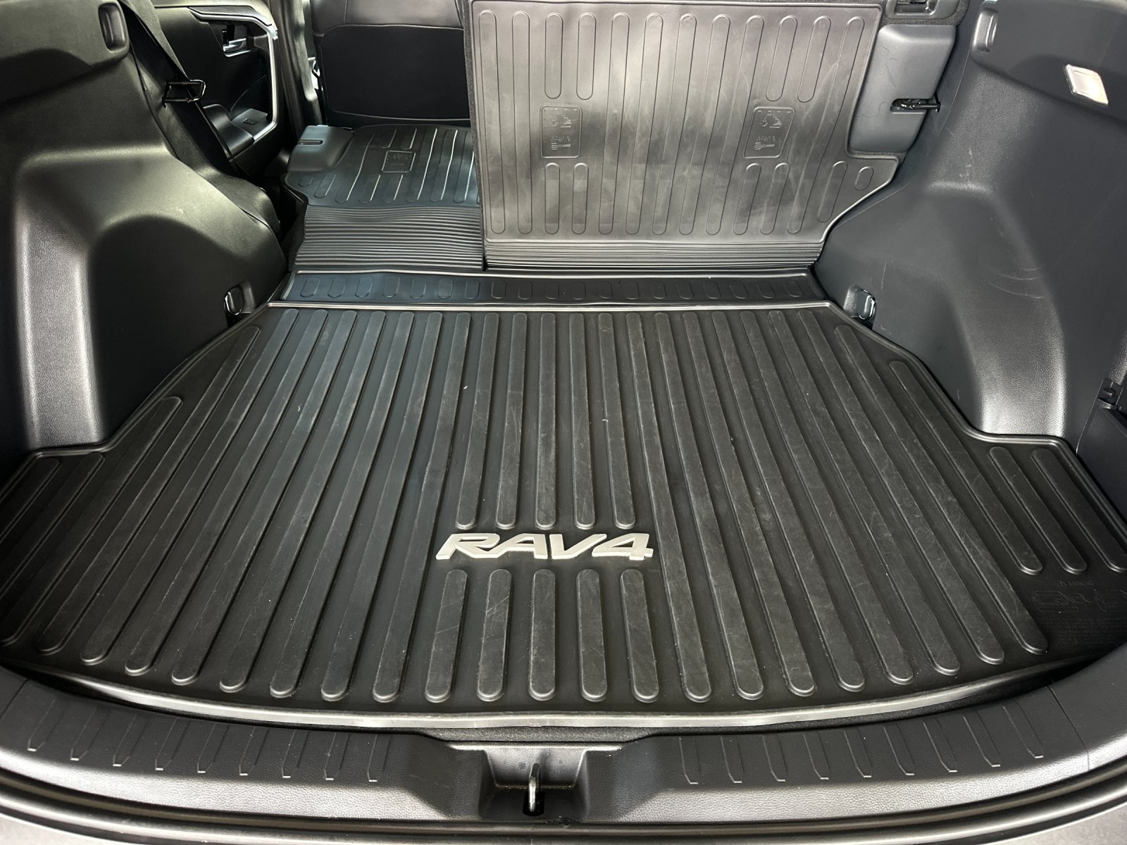 Used 2024 Toyota RAV4 XLE Premium FWD image 14