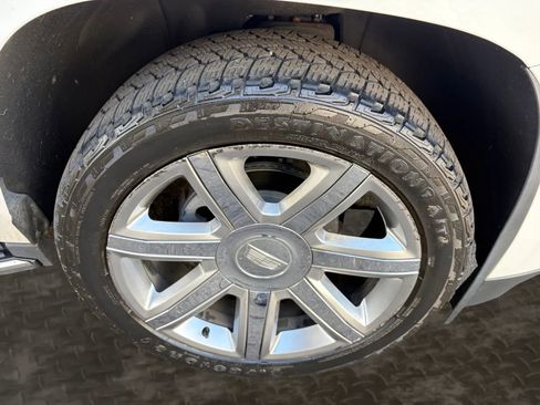 Used 2018 Cadillac Escalade Luxury AWD/4WD image 41