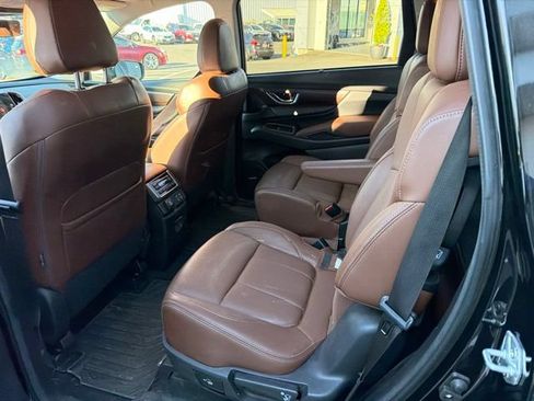 Used 2023 Subaru Ascent Touring AWD/4WD image 5