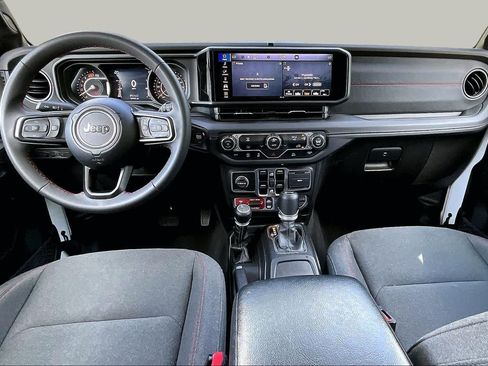 Used 2025 Jeep Wrangler Unlimited Rubicon AWD/4WD image 16