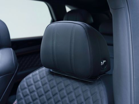 Used 2022 Bentley Bentayga AWD/4WD image 23