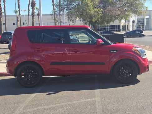 Used 2013 Kia Soul FWD image 6