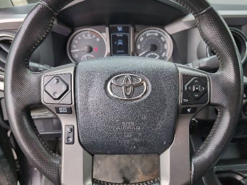 Used 2017 Toyota Tacoma SR5 w/ Tow Package AWD/4WD image 15