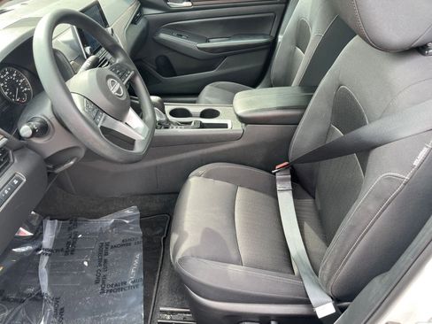 Used 2025 Nissan Altima 2.5 SV image 24