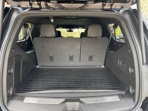 Used 2022 Chevrolet Suburban Z71 w/ Luxury Package image 17