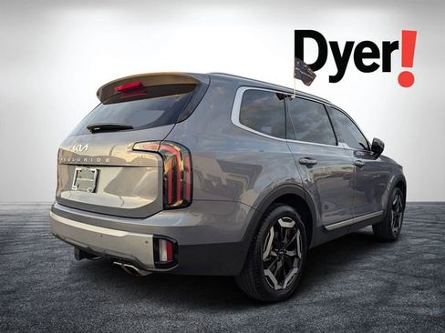Certified 2024 Kia Telluride EX w/ EX Captain's Chair Package image 3