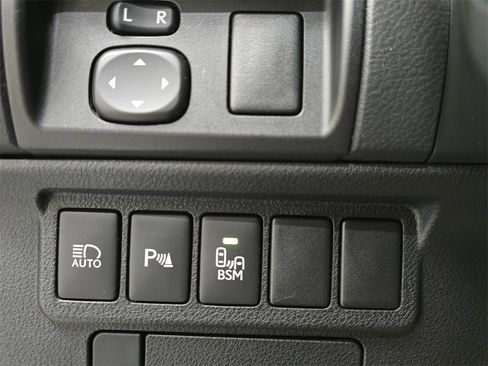 Used 2016 Lexus ES 350 w/ Luxury Package w/Wood Trim image 29