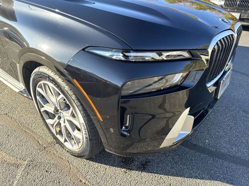 Used 2023 BMW X7 xDrive40i w/ Premium Package image 3