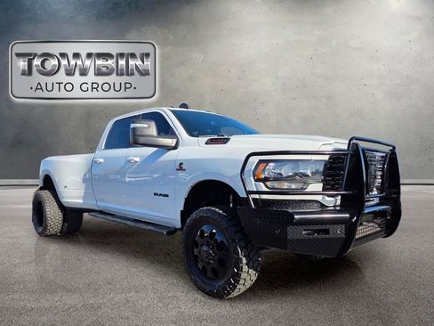 Used 2024 RAM 3500 Big Horn w/ Night Edition AWD/4WD image 2