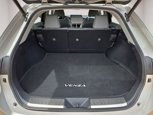 Used 2023 Toyota Venza XLE AWD/4WD image 14