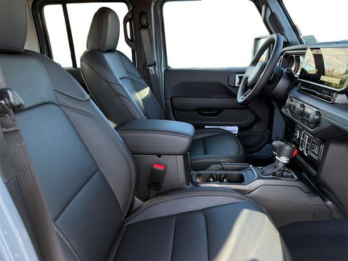 New 2025 Jeep Gladiator Sport image 15