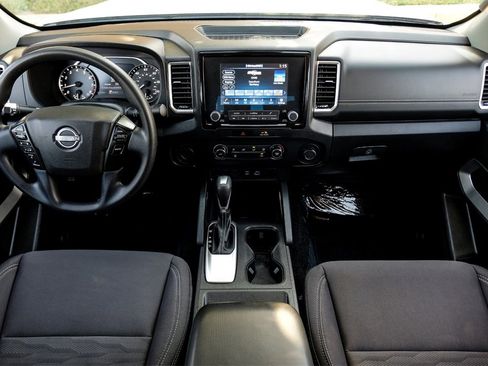 Used 2022 Nissan Frontier SV image 10