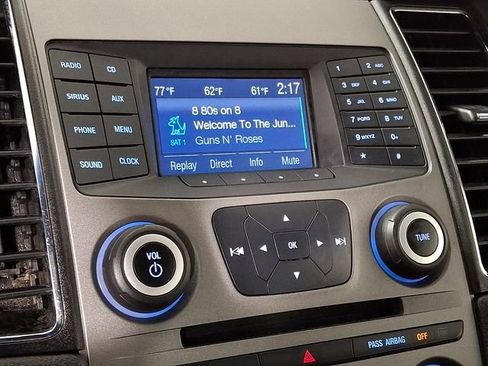 Used 2016 Ford Taurus SEL FWD image 3