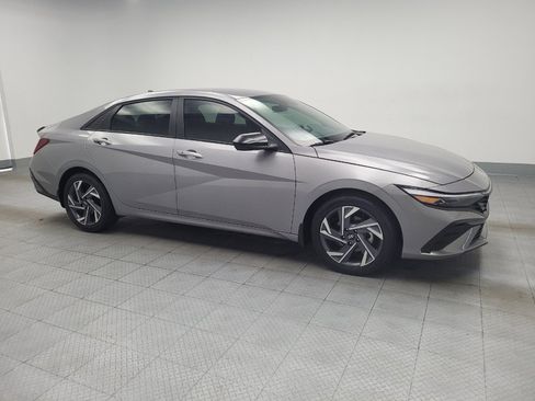Used 2025 Hyundai Elantra Sport FWD image 11
