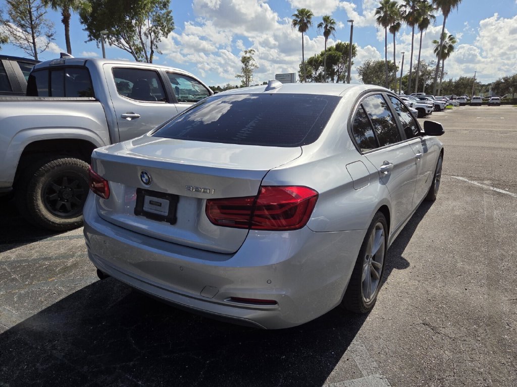 Used 2016 BMW 320i Sedan RWD image 5