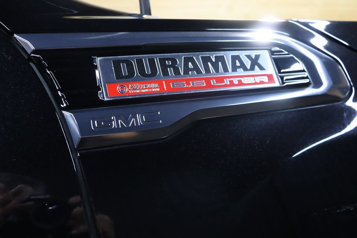 Used 2023 GMC Sierra 2500 AT4 w/ AT4 Premium Plus Package AWD/4WD image 9