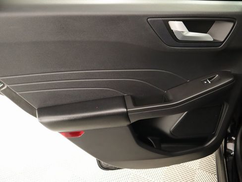 Used 2021 Ford Escape SE image 15