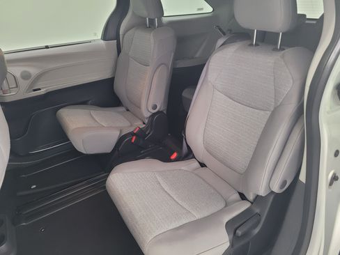 Used 2022 Toyota Sienna LE FWD image 10