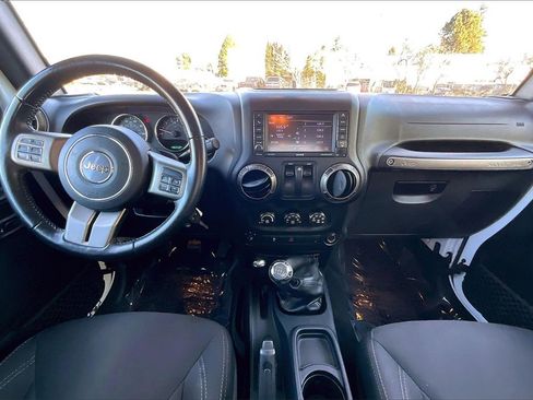 Used 2018 Jeep Wrangler Sport image 16