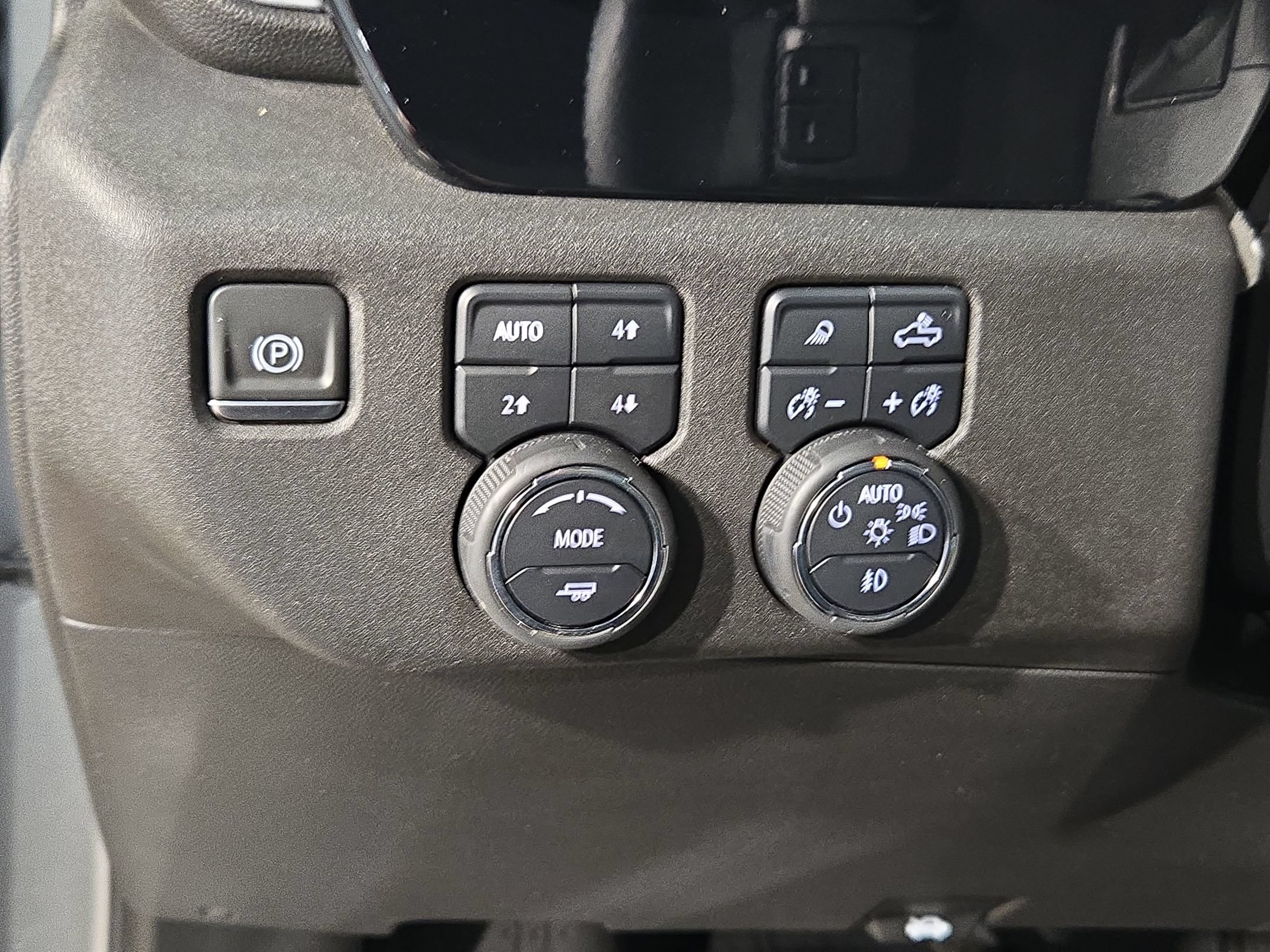 Used 2024 Chevrolet Silverado 1500 High Country w/ High Country Premium Package AWD/4WD image 26