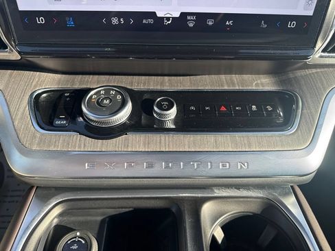 Used 2025 Ford Expedition Platinum w/ Platinum Ultimate Package AWD/4WD image 35