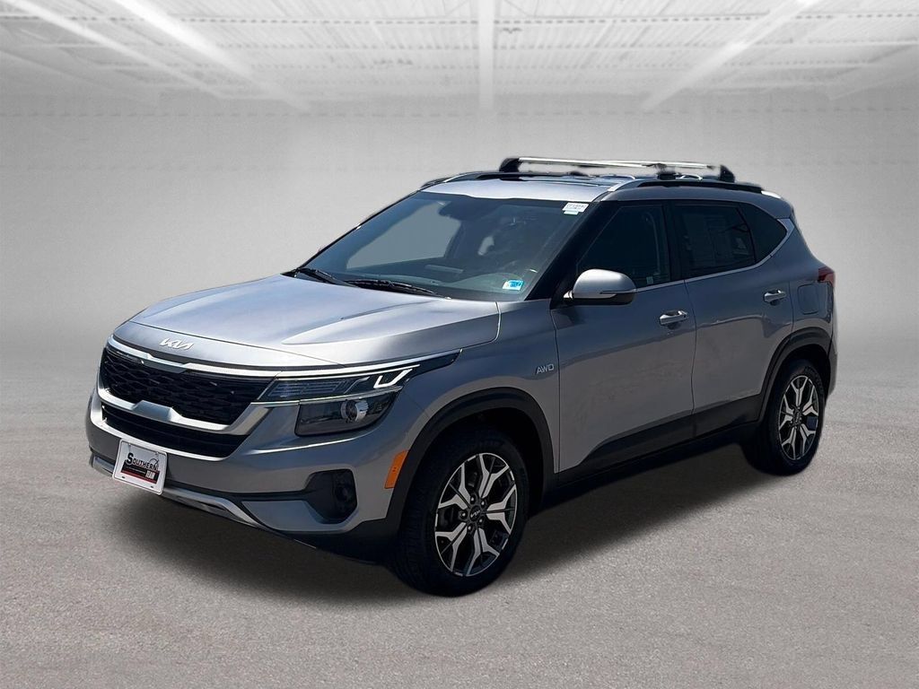 Used 2022 Kia Seltos EX AWD/4WD image 3