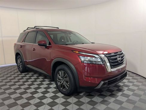 Used 2023 Nissan Pathfinder SV AWD/4WD image 3