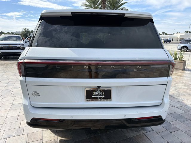 New 2027 Lincoln Navigator Black Label AWD/4WD image 3