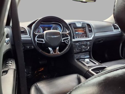 Used 2021 Chrysler 300 Touring L RWD image 4