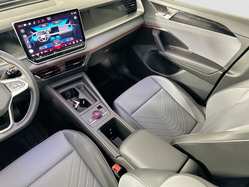 New 2026 Volkswagen Tiguan SE image 22