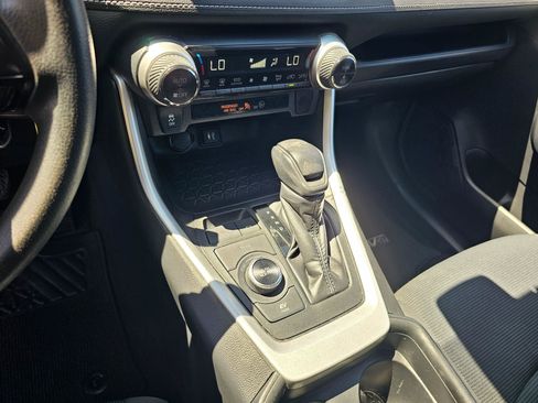Used 2019 Toyota RAV4 LE AWD/4WD image 29