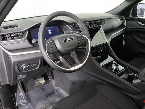 New 2026 Jeep Grand Cherokee L Laredo image 28