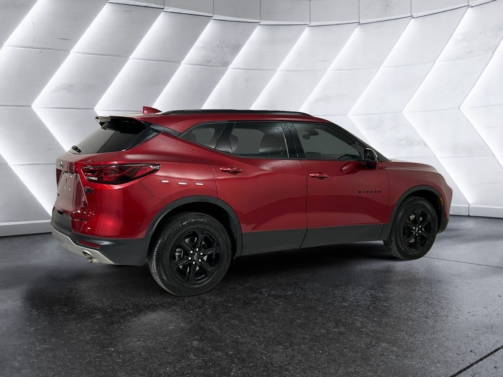 Used 2025 Chevrolet Blazer LT w/ Midnight/Sport Edition FWD image 4