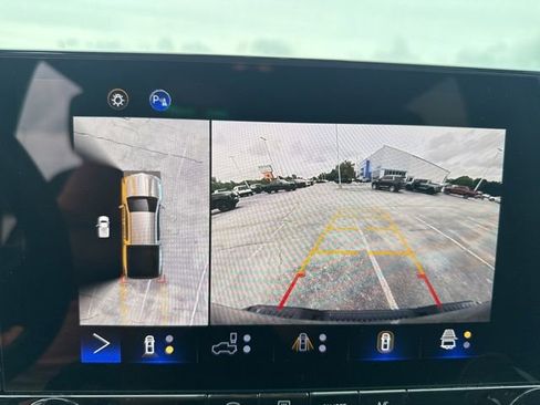 Used 2024 Chevrolet Colorado Trail Boss w/ Technology Package AWD/4WD image 9