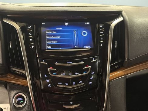 Used 2015 Cadillac Escalade Premium AWD/4WD image 11