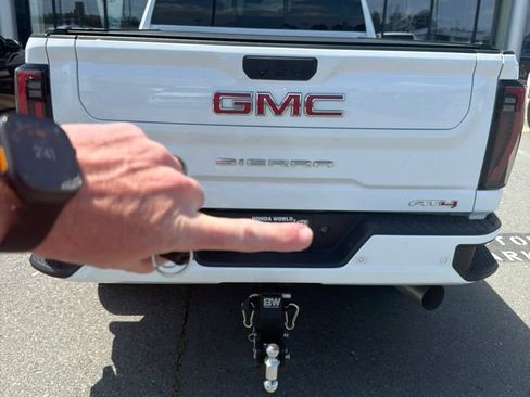 Used 2024 GMC Sierra 2500 AT4 w/ AT4 Premium Plus Package AWD/4WD image 3