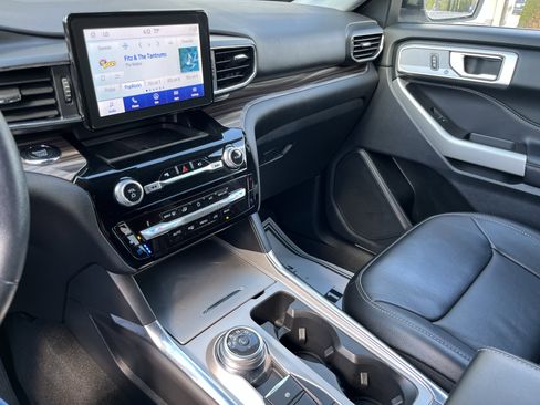 Used 2022 Ford Explorer Limited AWD/4WD image 32