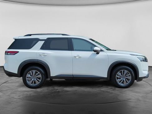 Used 2025 Nissan Pathfinder SV AWD/4WD image 8