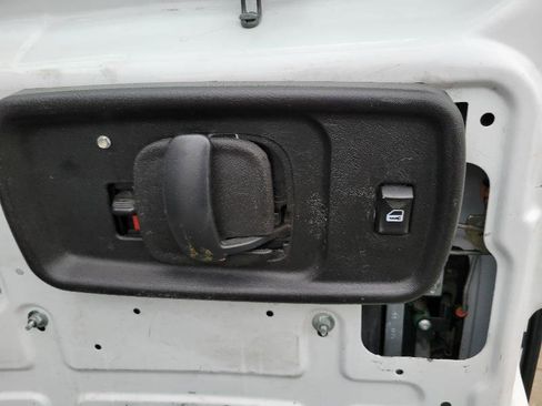 Used 2014 Chevrolet Express 2500 image 18