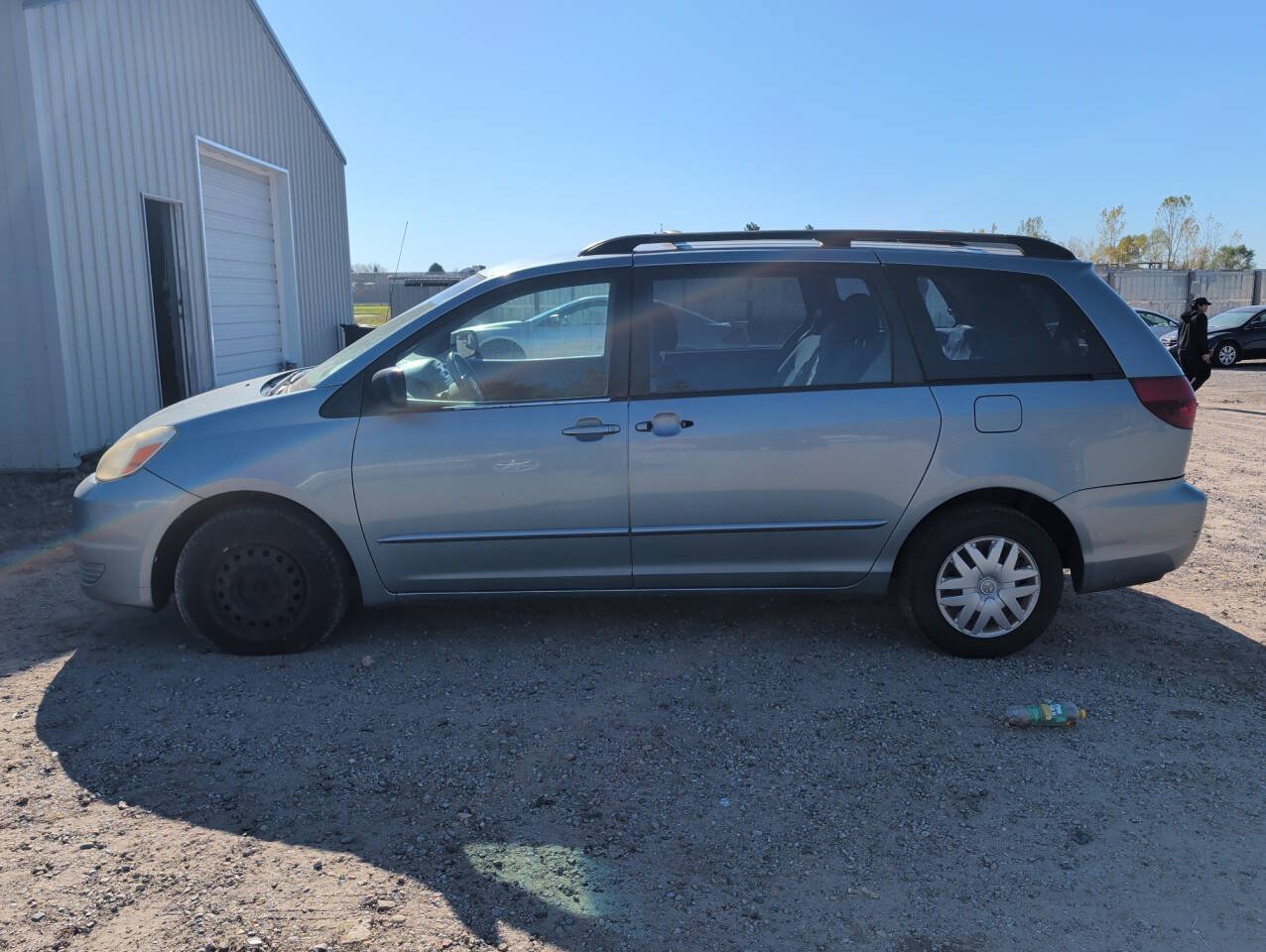Used 2005 Toyota Sienna LE FWD image 2