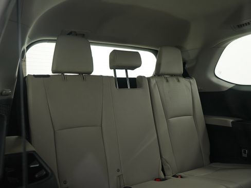 Used 2024 Toyota Grand Highlander AWD image 16