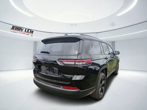 New 2025 Jeep Grand Cherokee L Limited w/ Black Appearance Package AWD/4WD image 3