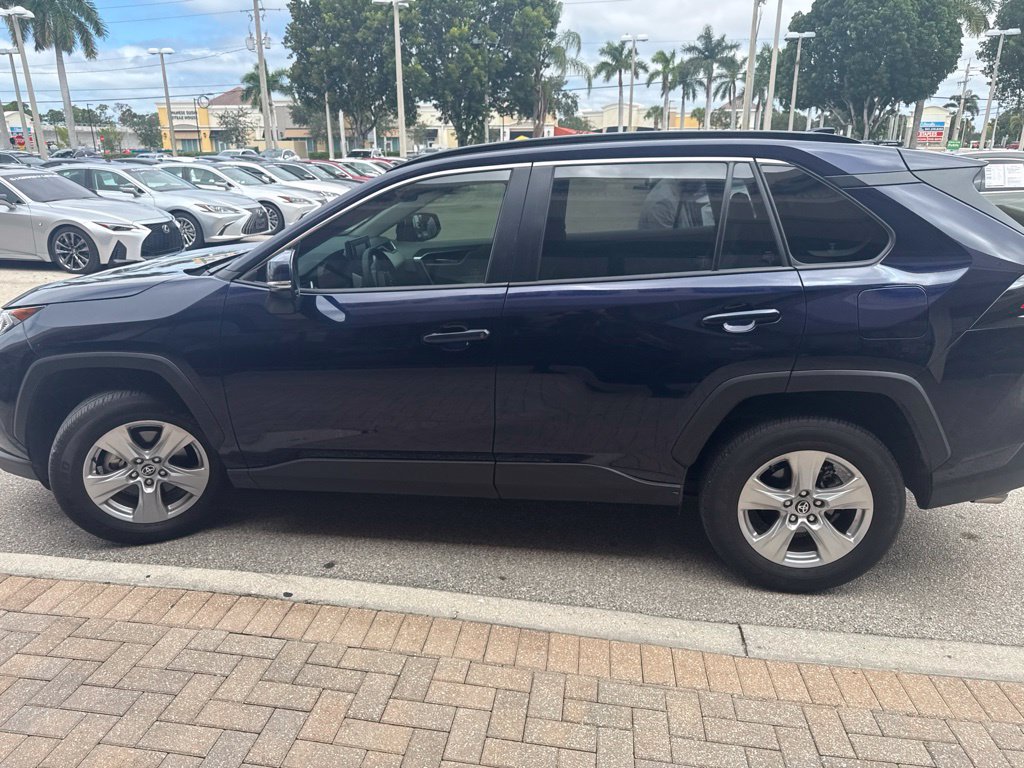 Used 2021 Toyota RAV4 XLE w/ Convenience Package FWD image 6