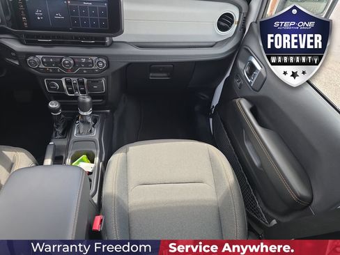 Used 2026 Jeep Wrangler Unlimited Sahara AWD/4WD image 17