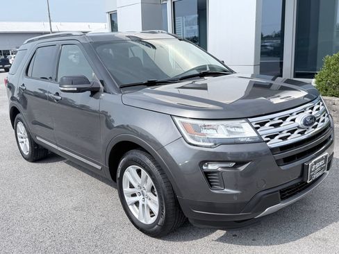 Used 2018 Ford Explorer XLT w/ Equipment Group 201A AWD/4WD image 3