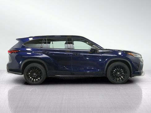 Used 2025 Toyota Highlander XSE AWD/4WD image 8